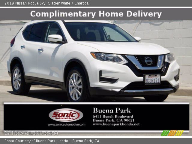 2019 Nissan Rogue SV in Glacier White