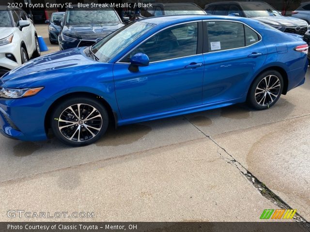 2020 Toyota Camry SE in Blue Streak Metallic