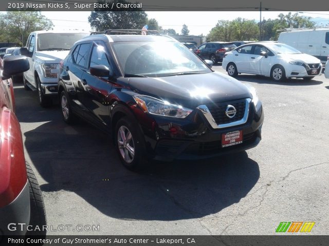 2019 Nissan Kicks S in Super Black