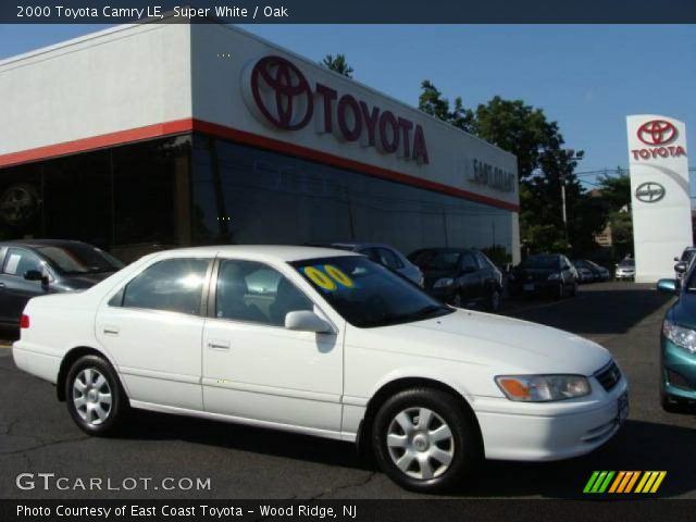 2000 Toyota Camry LE in Super White
