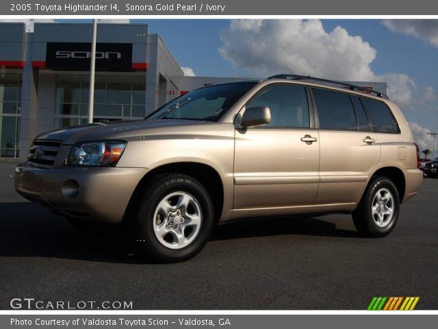 2005 Toyota Highlander I4 in Sonora Gold Pearl