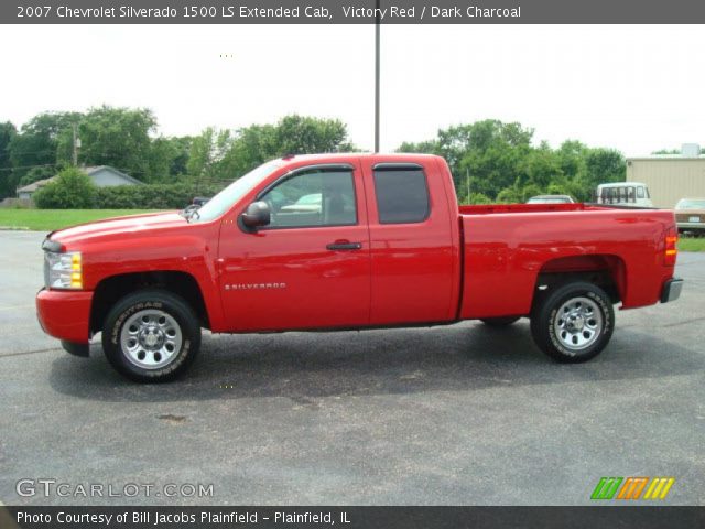2007 Chevrolet Silverado 1500 LS Extended Cab in Victory Red