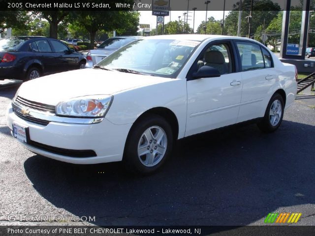 2005 Chevrolet Malibu LS V6 Sedan in White