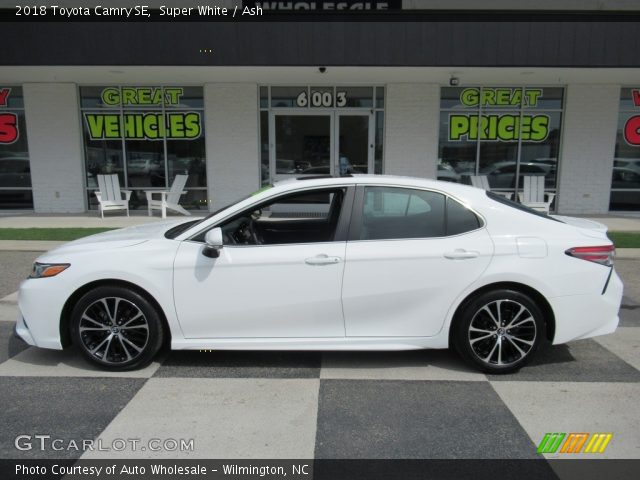 2018 Toyota Camry SE in Super White