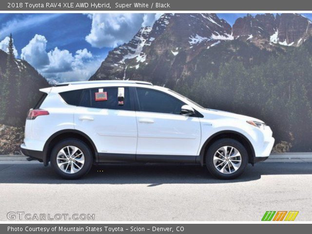 2018 Toyota RAV4 XLE AWD Hybrid in Super White