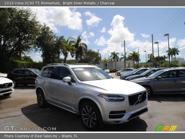 2019 Volvo XC90 T5 Momentum in Bright Silver Metallic