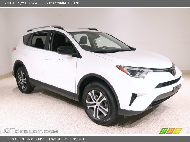 2018 Toyota RAV4 LE in Super White