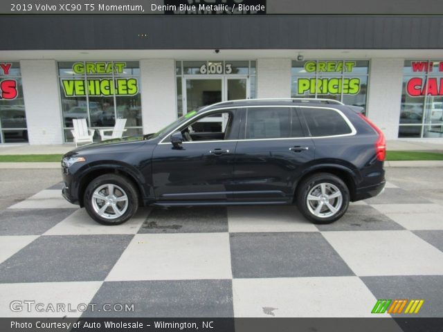 2019 Volvo XC90 T5 Momentum in Denim Blue Metallic
