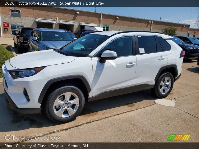 2020 Toyota RAV4 XLE AWD in Super White