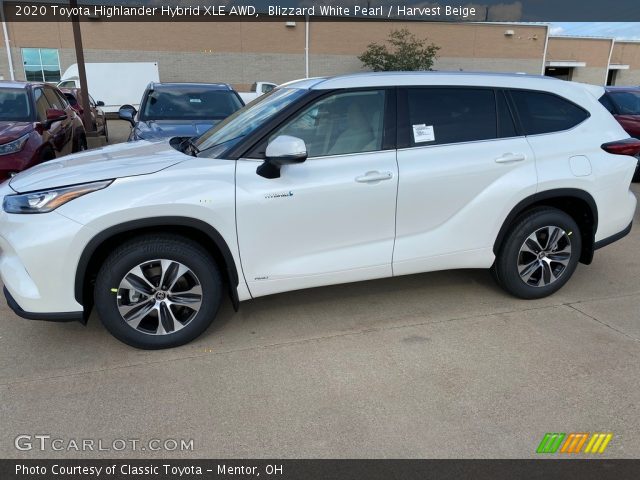 2020 Toyota Highlander Hybrid XLE AWD in Blizzard White Pearl