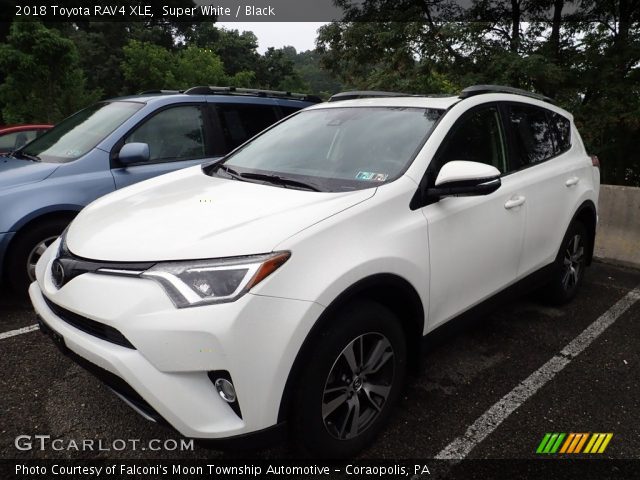 2018 Toyota RAV4 XLE in Super White