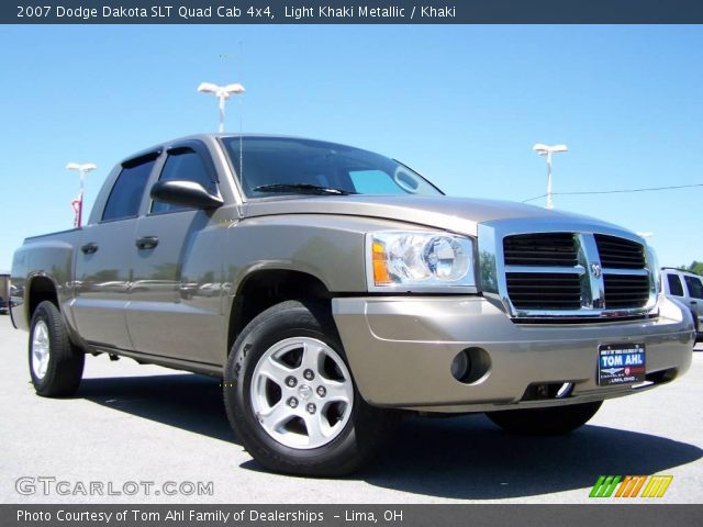 2007 Dodge Dakota SLT Quad Cab 4x4 in Light Khaki Metallic