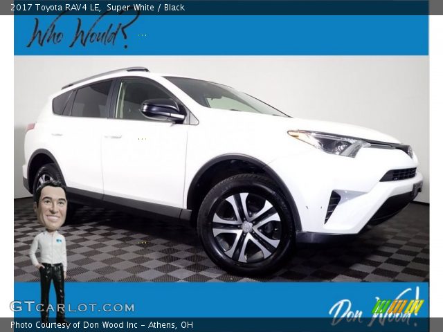 2017 Toyota RAV4 LE in Super White