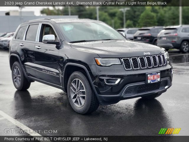 2020 Jeep Grand Cherokee Laredo 4x4 in Diamond Black Crystal Pearl
