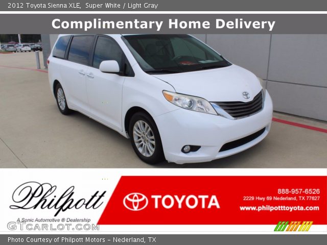 2012 Toyota Sienna XLE in Super White