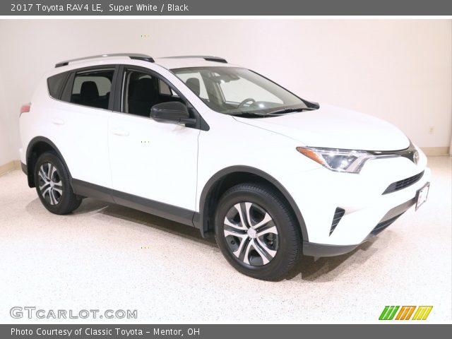 2017 Toyota RAV4 LE in Super White