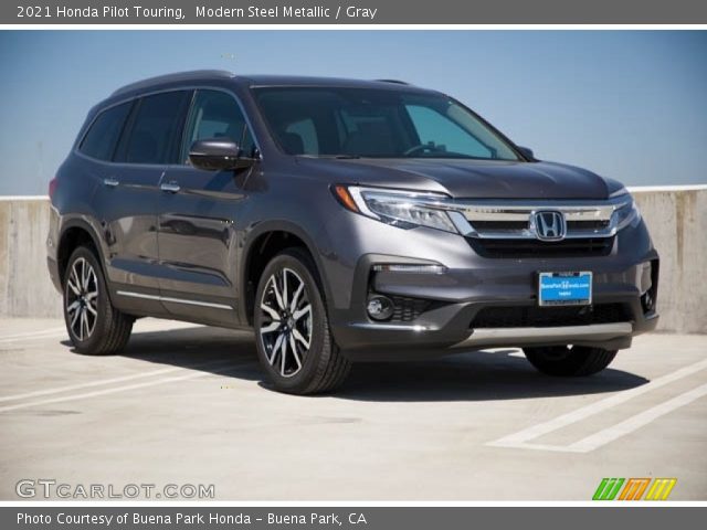 2021 Honda Pilot Touring in Modern Steel Metallic