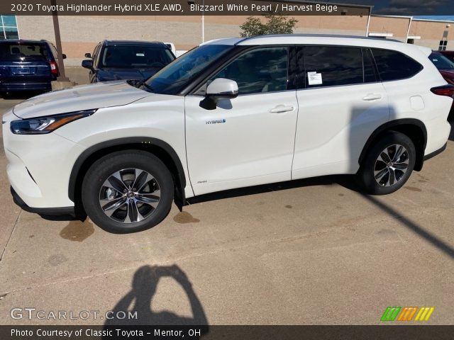 2020 Toyota Highlander Hybrid XLE AWD in Blizzard White Pearl