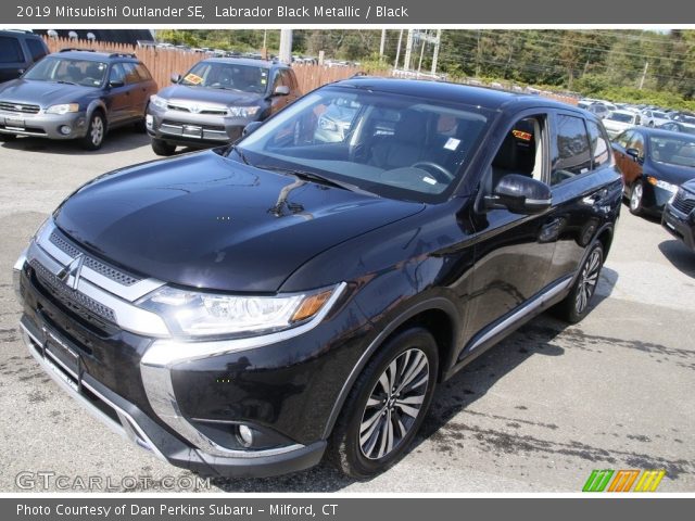 2019 Mitsubishi Outlander SE in Labrador Black Metallic