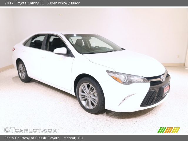 2017 Toyota Camry SE in Super White