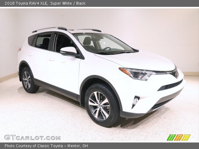 2018 Toyota RAV4 XLE in Super White