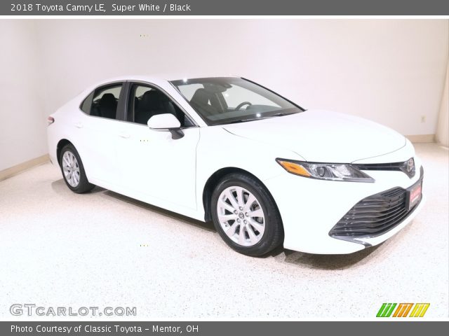 2018 Toyota Camry LE in Super White