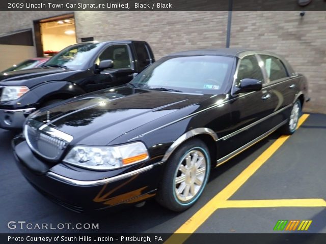 2009 Lincoln Town Car Signature Limited in Black