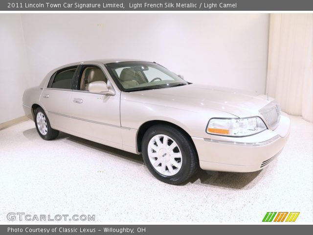 2011 Lincoln Town Car Signature Limited in Light French Silk Metallic