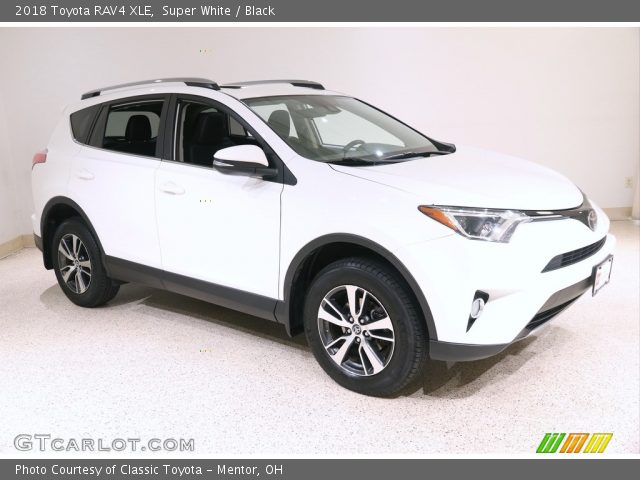 2018 Toyota RAV4 XLE in Super White
