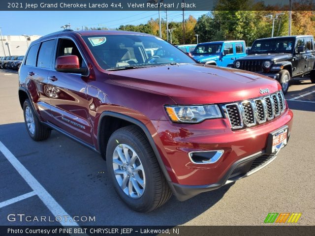 2021 Jeep Grand Cherokee Laredo 4x4 in Velvet Red Pearl