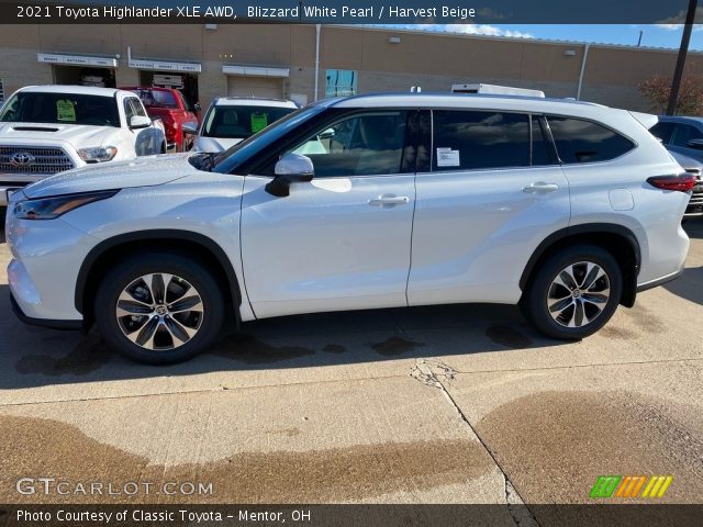 2021 Toyota Highlander XLE AWD in Blizzard White Pearl