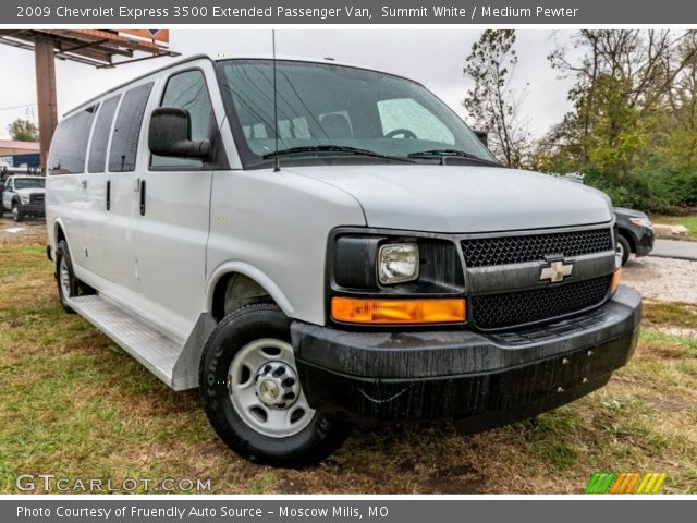 2009 Chevrolet Express 3500 Extended Passenger Van in Summit White