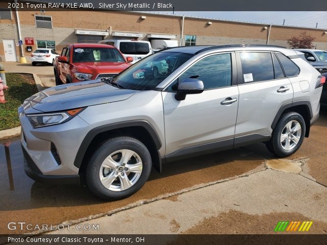 2021 Toyota RAV4 XLE AWD in Silver Sky Metallic