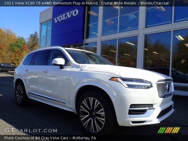 2021 Volvo XC90 T8 eAWD Momentum Plug-in Hybrid in Crystal White Metallic