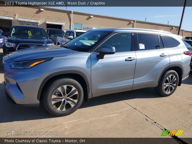 2021 Toyota Highlander XLE AWD in Moon Dust