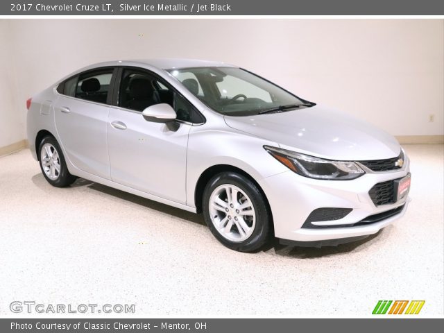 2017 Chevrolet Cruze LT in Silver Ice Metallic