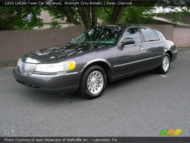 1999 Lincoln Town Car Signature in Midnight Grey Metallic