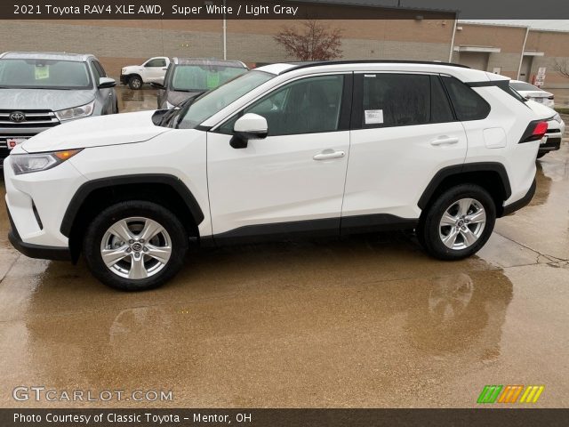 2021 Toyota RAV4 XLE AWD in Super White