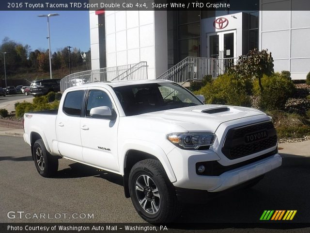 2016 Toyota Tacoma TRD Sport Double Cab 4x4 in Super White