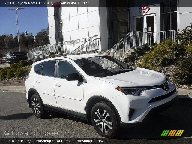 2018 Toyota RAV4 LE AWD in Super White