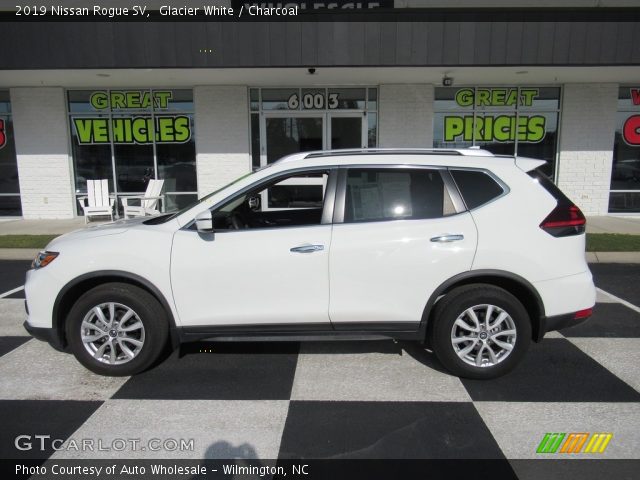 2019 Nissan Rogue SV in Glacier White