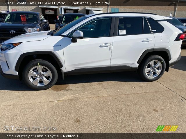 2021 Toyota RAV4 XLE AWD Hybrid in Super White