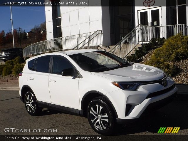 2018 Toyota RAV4 LE AWD in Super White