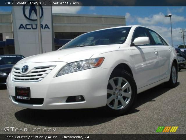 2007 Toyota Camry XLE in Super White