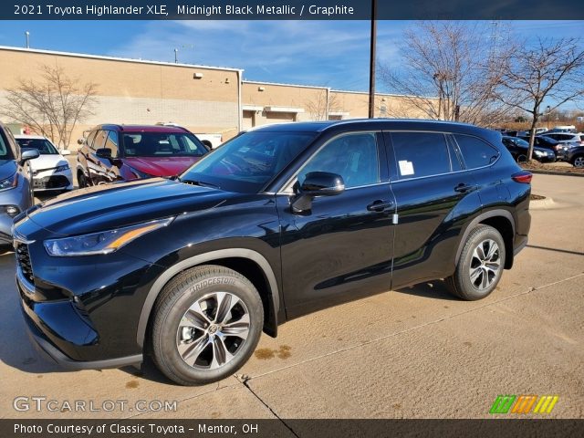 2021 Toyota Highlander XLE in Midnight Black Metallic