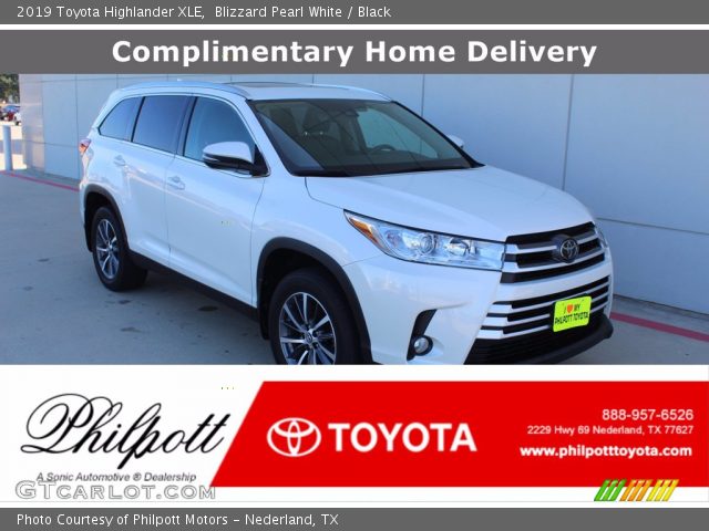 2019 Toyota Highlander XLE in Blizzard Pearl White