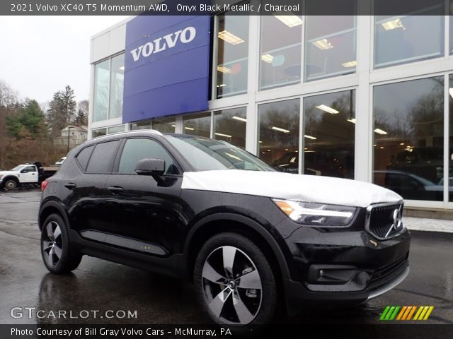 2021 Volvo XC40 T5 Momentum AWD in Onyx Black Metallic