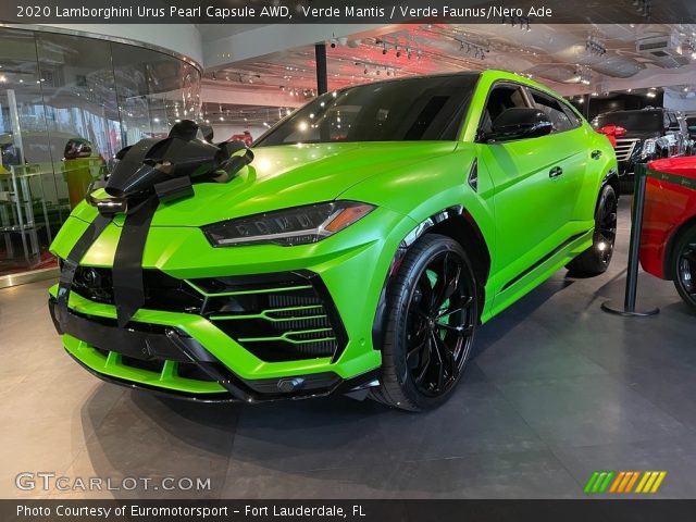 2020 Lamborghini Urus Pearl Capsule AWD in Verde Mantis