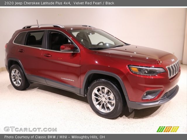 2020 Jeep Cherokee Latitude Plus 4x4 in Velvet Red Pearl