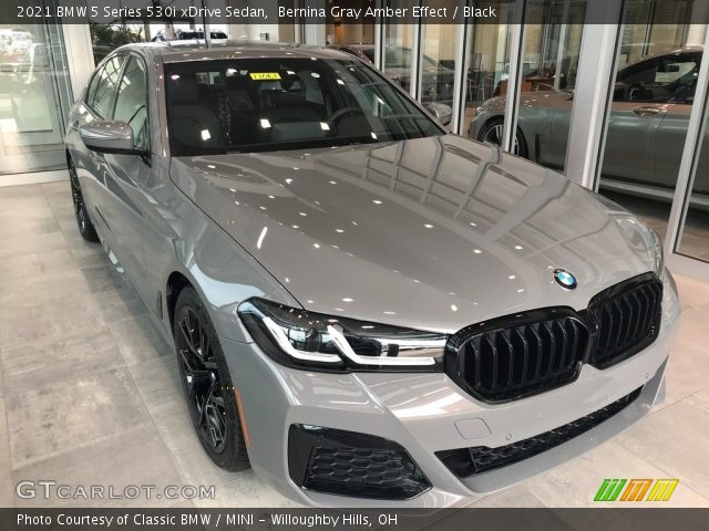2021 BMW 5 Series 530i xDrive Sedan in Bernina Gray Amber Effect